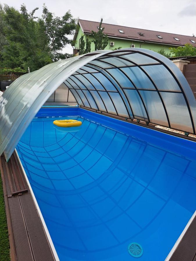 Bob & Pool *